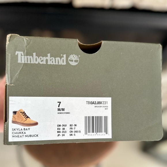 Timberland Skyla Bay Chukka Wheat Nubuck Leather Ankle Boots size 7M LIKE NEW - Picture 11 of 13